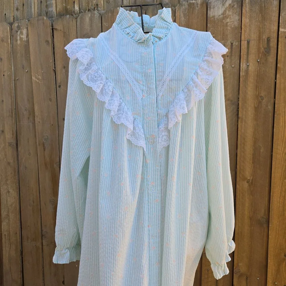 Vintage 80's Ruffles and Lace Lounge Housecoat - Picture 2 of 12
